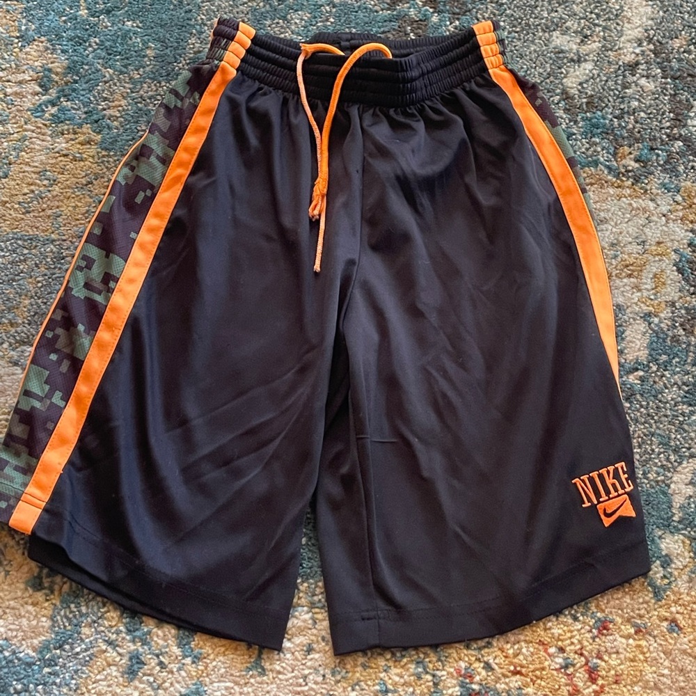 Nike boys shorts size M